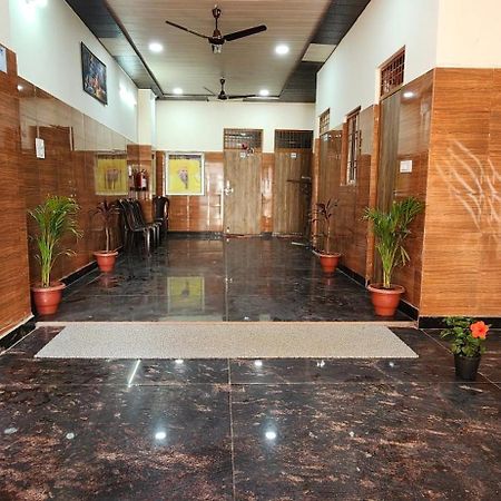 Shree Radha Rani Dham, Near Iskcon And Prem Mandir Hotel Vrindāvan Exterior photo