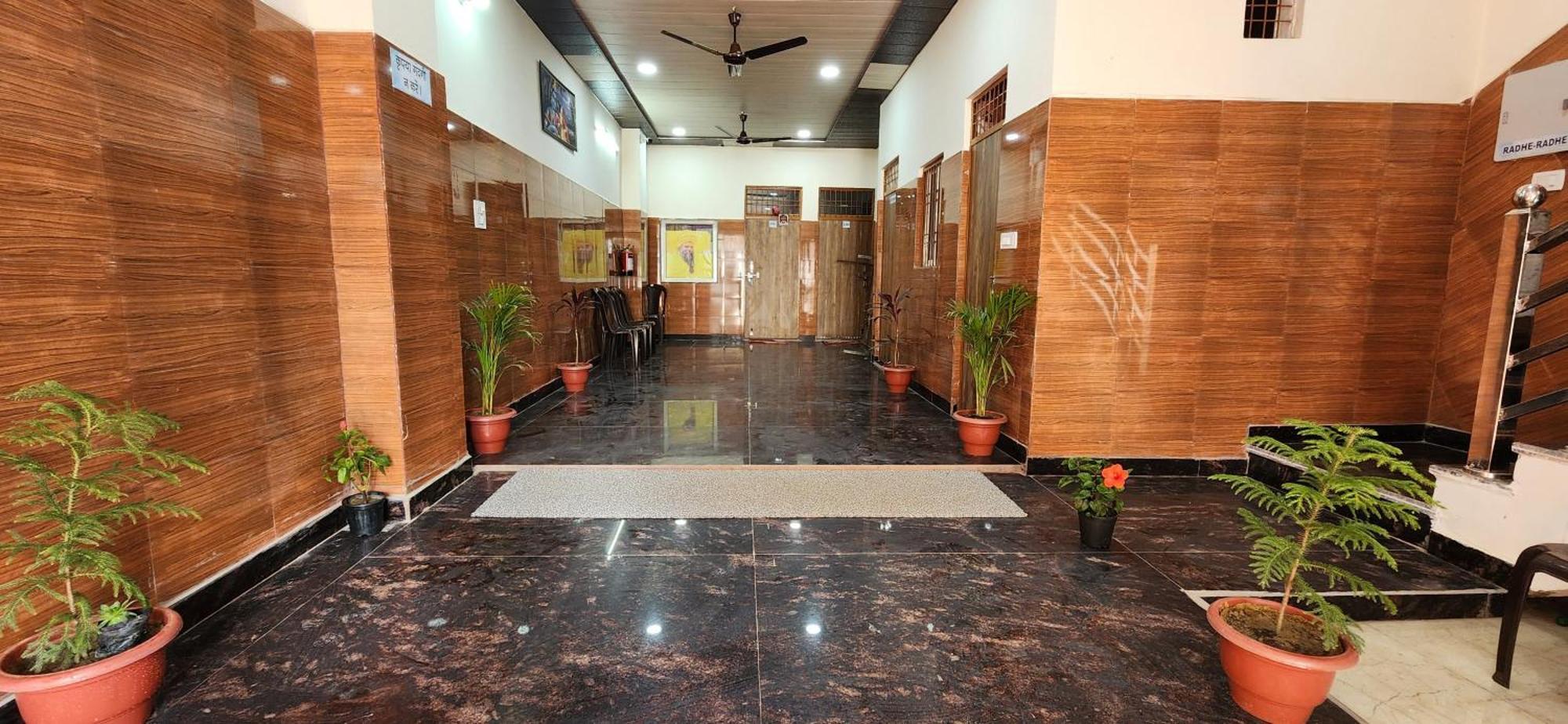 Shree Radha Rani Dham, Near Iskcon And Prem Mandir Hotel Vrindāvan Exterior photo