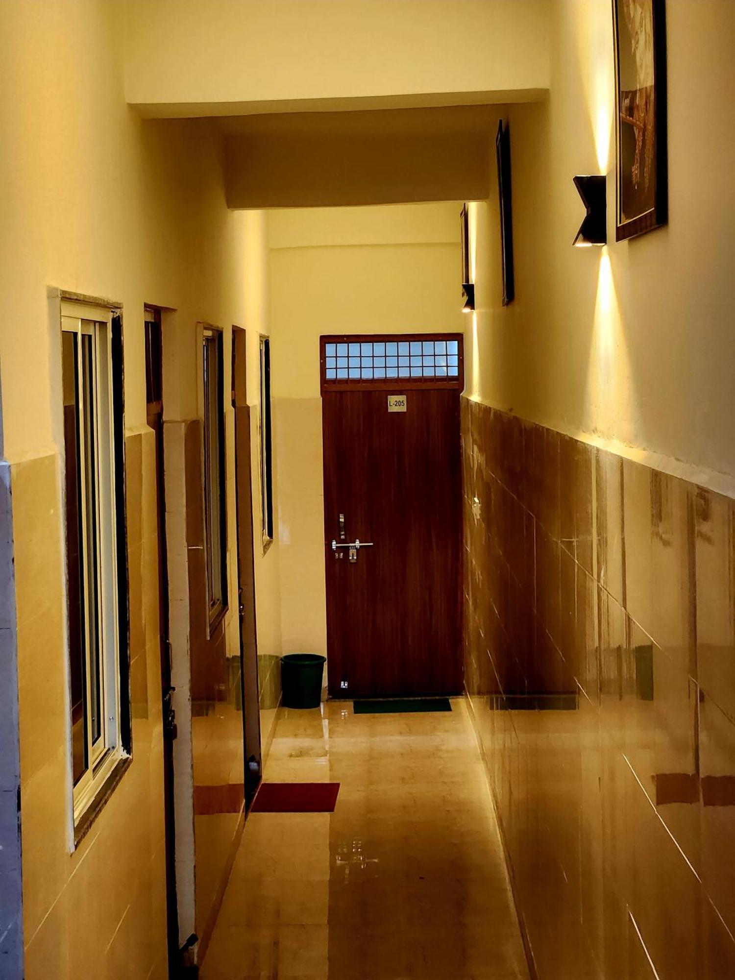 Shree Radha Rani Dham, Near Iskcon And Prem Mandir Hotel Vrindāvan Exterior photo